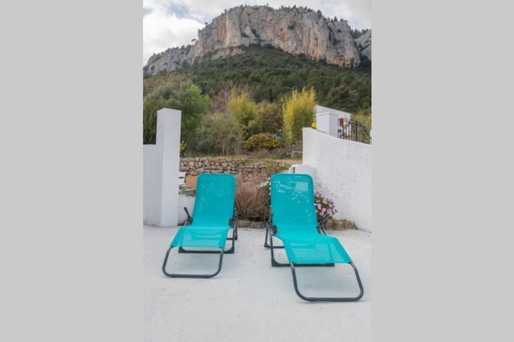 Maison Avec Jardin, Parking Entre Mer Et Montagne Le Revest-le-Eaux Luaran gambar
