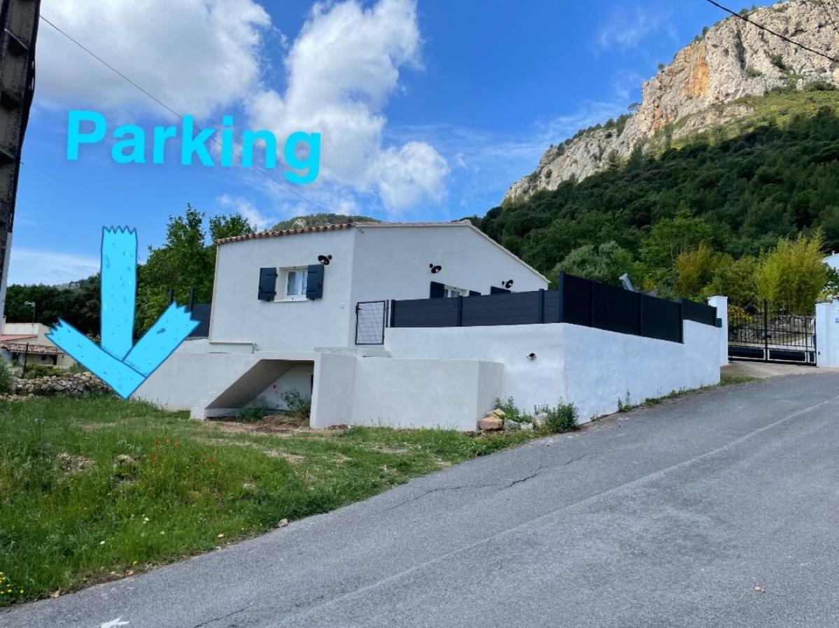 Maison Avec Jardin, Parking Entre Mer Et Montagne Le Revest-le-Eaux Luaran gambar
